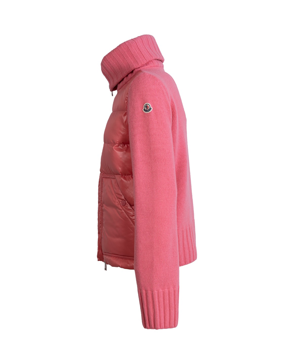 shop MONCLER Saldi Cardigan: Moncler cardigan imbottito in lana.
Realizzato in lana cardata.
Trapuntatura a boudin sul davanti.
Tasche in nylon.
Retro e maniche con lavorazione rasata.
Finezza 5.
Chiusura con zip.
Composizione: 100% Poliammide.
Imbottitura: 90% Piumino 10% Piuma d'oca.
Fabbricato in Moldavia.. 9B00013 M1115-539 number 2047644